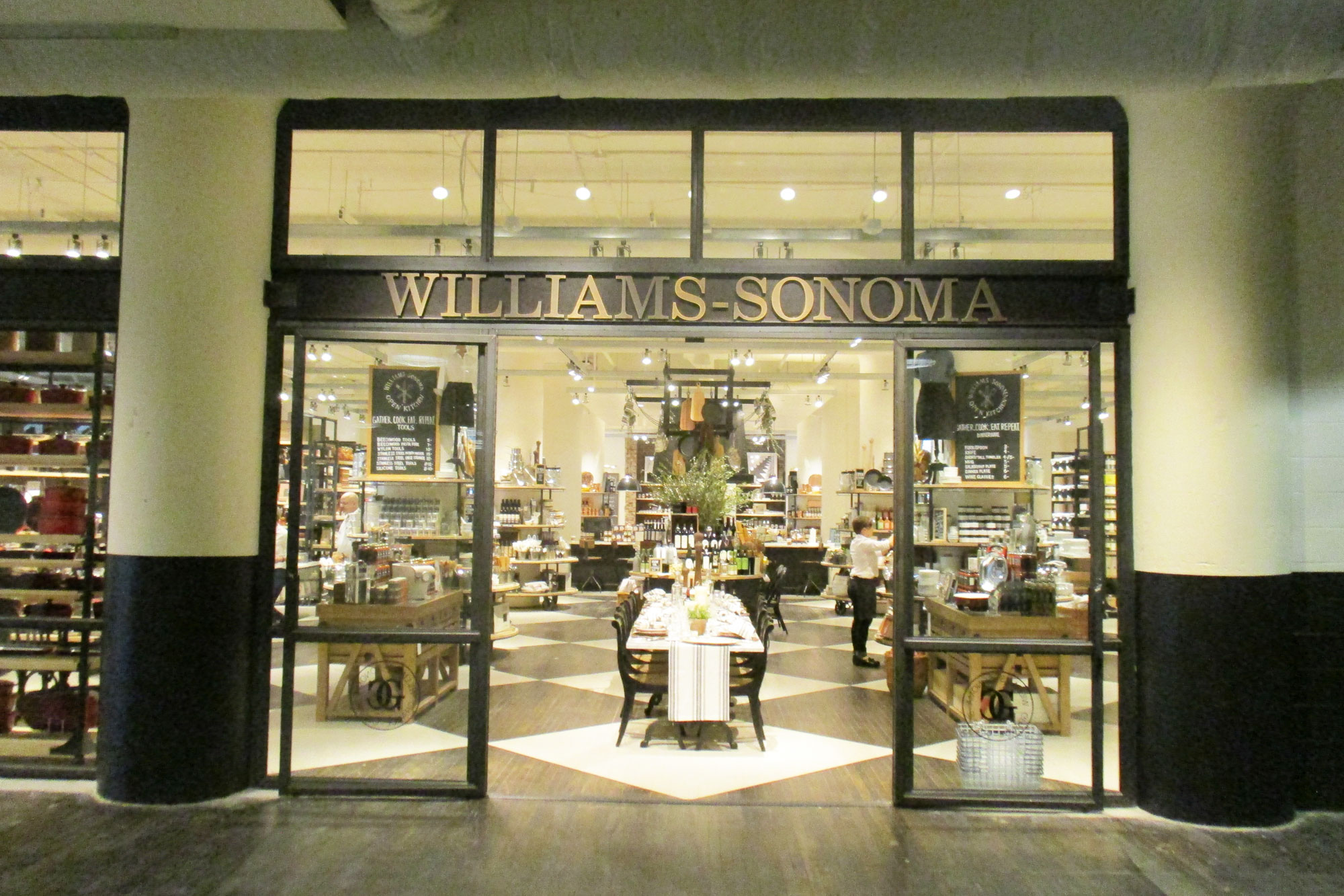 FYI: Williams Sonoma's Online Outlet Store Is Having a Major Sale