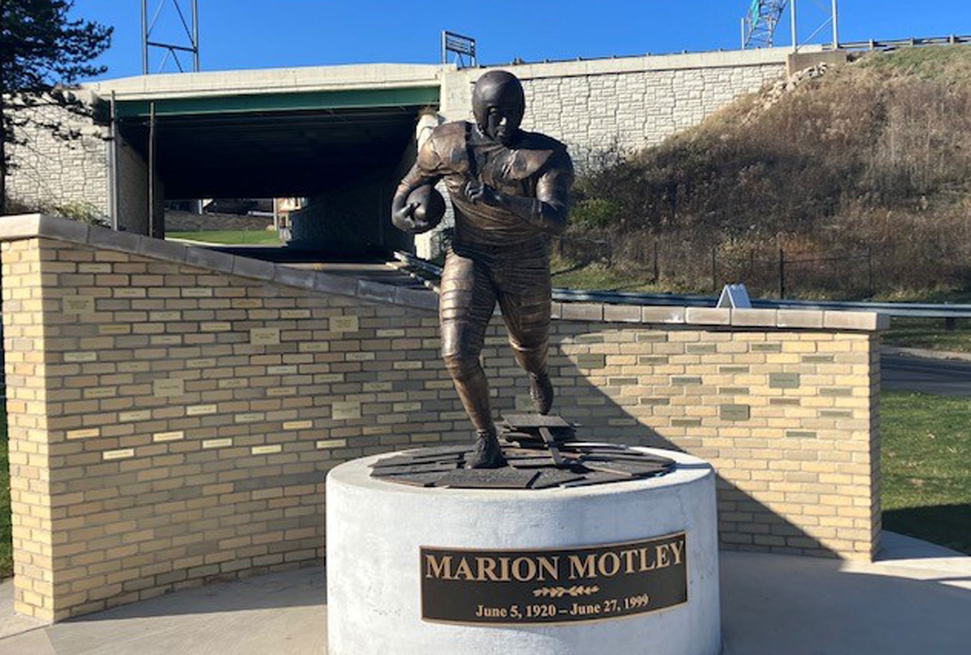 Canton Statues Marion Motley - Fred Olivieri